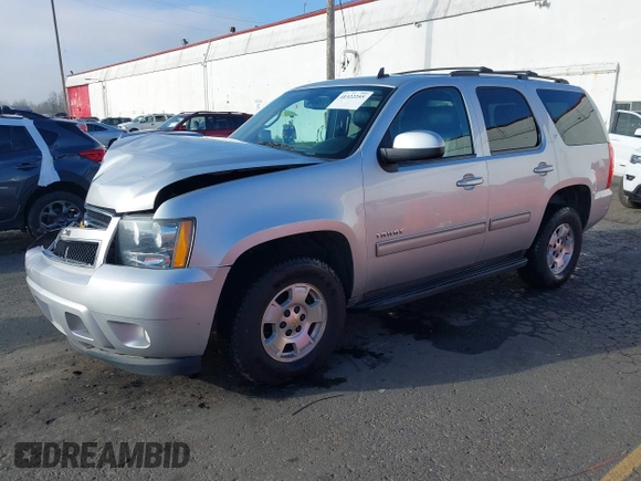 2014 Chevrolet Tahoe LT z VIN 1GNSKBE04ER197644, wystawiony jako IAAI lot #41322255 z przebiegiem 127 142 mil mil oraz . Historia ofert i sprzedaży dostępna na DreamBid. Obrazek 17.