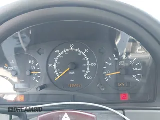 1998 Mercedes-Benz M 320/430/500 z VIN 4JGAB54E3WA045658, wystawiony jako IAAI lot #42150213 z przebiegiem 189 202 mil mil oraz . Historia ofert i sprzedaży dostępna na DreamBid. Obrazek 7.