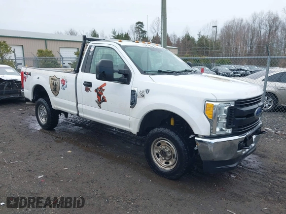 2017 Ford Super Duty F-250 SRW XLT with VIN 1FTBF2B60HEC06678, listed as a IAAI auction lot 41739060 with 175,028 mi miles. Bid and sale history available at carsss.com. Image 1.
