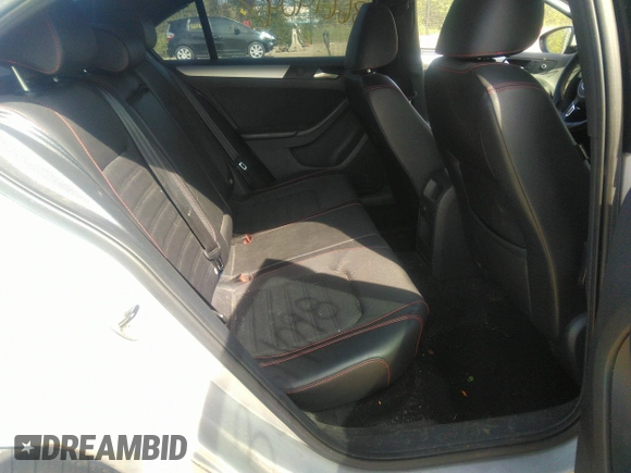 2014 Volkswagen Jetta GLI Autobahn z VIN 3VW5S7AJ4EM396791, wystawiony jako IAAI lot #39648541 z przebiegiem 103 025 mil mil oraz . Historia ofert i sprzedaży dostępna na DreamBid. Obrazek 8.