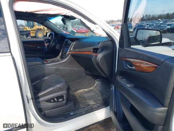 2015 Cadillac Escalade Luxury with VIN 1GYS4BKJ4FR245431, listed as a IAAI auction lot 41525919 with 120,429 mi miles. Bid and sale history available at carsss.com. Image 5.