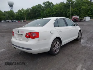 2007 Volkswagen Jetta Wolfsburg Edition with VIN 3VWEF71K37M190720, listed as a IAAI auction lot 42435092 with Not provided miles and . Bid and sale history available at DreamBid. Image 4.