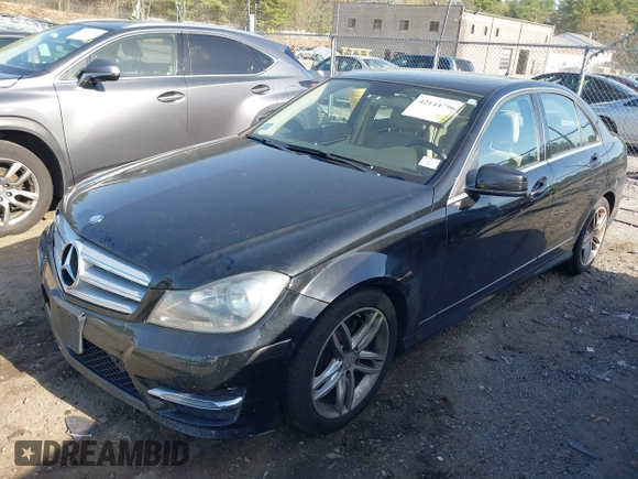 2013 Mercedes-Benz C 300 Sport z VIN WDDGF8AB2DR287909, wystawiony jako IAAI lot #42144796 z przebiegiem 171 534 mil mil oraz . Historia ofert i sprzedaży dostępna na DreamBid. Obrazek 2.