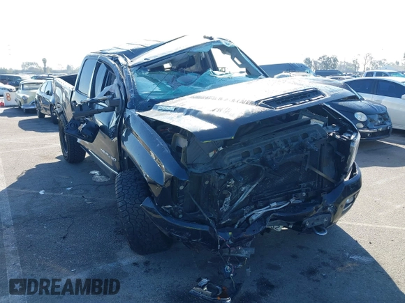 2019 GMC Sierra 2500HD Denali with VIN 1GT12SEYXKF222893, listed as a IAAI auction lot 41722342 with 114,613 mi miles. Bid and sale history available at carsss.com. Image 6.
