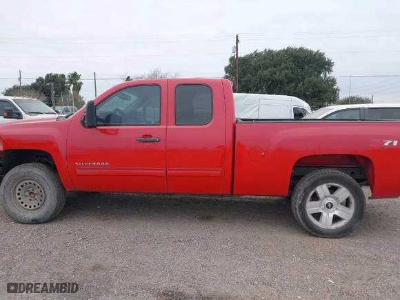 2011 Chevrolet Silverado 1500 LT with VIN 1GCRCSE04BZ375651, listed as a IAAI auction lot 41571329 with 320,878 mi miles. Bid and sale history available at carsss.com. Image 14.