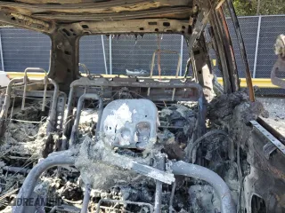 2003 Toyota Land Cruiser with VIN JTEHT05J332044364, listed as a Copart auction lot 70952174 with 0 mi miles and Salvage Title. Bid and sale history available at carsss.com. Image 10.