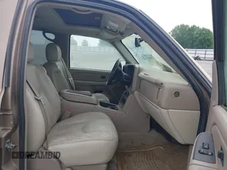 2004 Chevrolet Tahoe LT with VIN 1GNEC13Z04R126543, listed as a IAAI auction lot 42059836 with 252,773 mi miles. Bid and sale history available at carsss.com. Image 5.