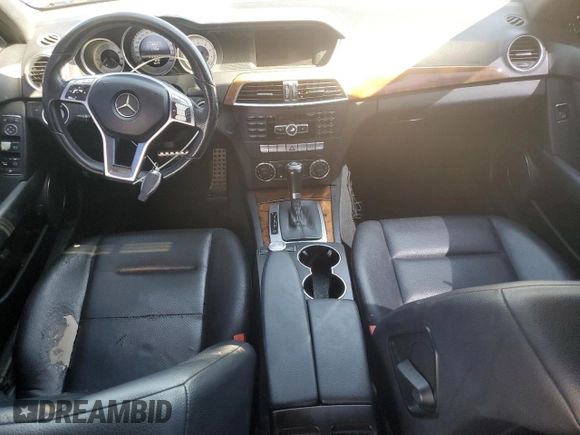 2013 Mercedes-Benz C 250 Sport с VIN WDDGF4HB9DA742932, выставлен на аукционе Copart как лот 63930105 с пробегом 177 550 миль миль и Чистый • Clean title. История ставок и продаж доступна на DreamBid. Изображение 8.