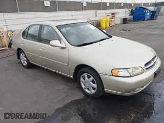 1998 Nissan Altima XE with VIN 1N4DL01D9WC110391, listed as a IAAI auction lot 41085735 with 100,322 mi miles. Bid and sale history available at carsss.com. Image 1.