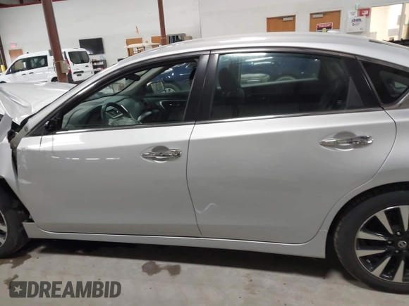 2018 Nissan Altima SR with VIN 1N4AL3AP0JC266584, listed as a IAAI auction lot 41900484 with 136,223 mi miles and . Bid and sale history available at carsss.com. Image 14.