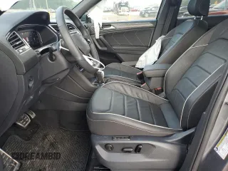 2024 Volkswagen Tiguan SEL R-Line z VIN 3VV4B7AX4RM079457, wystawiony jako Copart lot #54338975 z przebiegiem 10 540 mil mil oraz Szkoda całkowita • Salvage title. Historia ofert i sprzedaży dostępna na DreamBid. Obrazek 7.