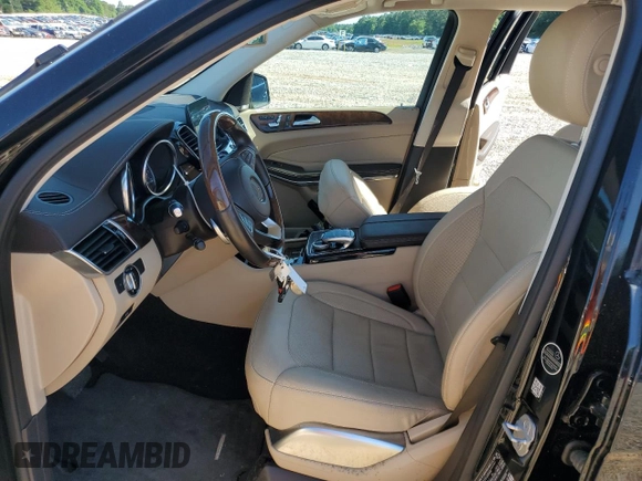 2017 Mercedes-Benz GLS 550 z VIN 4JGDF7DE9HA771623, wystawiony jako Copart lot #55745455 z przebiegiem Nie podano mil oraz Szkoda całkowita • Salvage title. Historia ofert i sprzedaży dostępna na DreamBid. Obrazek 7.