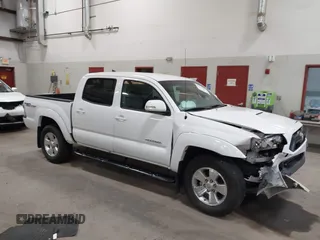 2014 Toyota Tacoma z VIN 3TMLU4EN5EM158285, wystawiony jako IAAI lot #42583384 z przebiegiem 11 353 mil mil oraz . Historia ofert i sprzedaży dostępna na DreamBid. Obrazek 1.