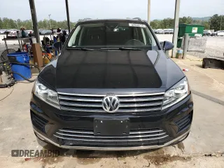 2016 Volkswagen Touareg Sport with VIN WVGEF9BP3GD007543, listed as a Copart auction lot 52806715 with 121,404 mi miles and Salvage Title. Bid and sale history available at DreamBid. Image 5.