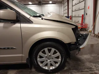 2014 Chrysler Town & Country Touring with VIN 2C4RC1BG3ER295722, listed as a IAAI auction lot 41705820 with 142,587 mi miles and . Bid and sale history available at DreamBid. Image 21.