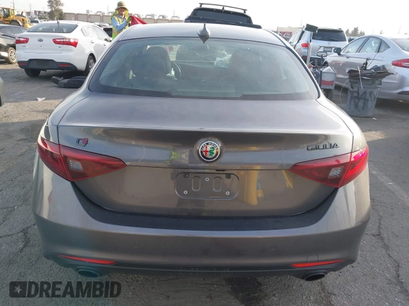 2019 Alfa Romeo Giulia z VIN ZARFAMAN2K7622544, wystawiony jako IAAI lot #41600030 z przebiegiem 37 045 mil mil oraz . Historia ofert i sprzedaży dostępna na DreamBid. Obrazek 16.