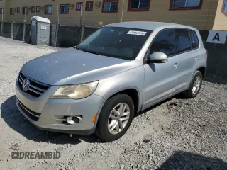 2011 Volkswagen Tiguan S z VIN WVGAV7AX8BW549256, wystawiony jako Copart lot #55082475 z przebiegiem 144 239 mil mil oraz Czysty tytuł • Clean title. Historia ofert i sprzedaży dostępna na DreamBid. Obrazek 1.