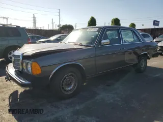 1984 Mercedes-Benz 300 D с VIN WDBAB33A1EA083118, выставлен на аукционе Copart как лот 56901585 с пробегом 157 356 миль миль и Списание • Salvage title. История ставок и продаж доступна на DreamBid. Изображение 1.
