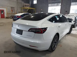 2020 Tesla Model 3 Long Range z VIN 5YJ3E1EB9LF622214, wystawiony jako IAAI lot #41351132 z przebiegiem 133 805 mil mil oraz . Historia ofert i sprzedaży dostępna na DreamBid. Obrazek 16.