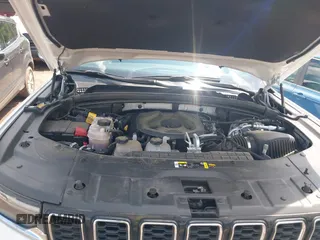 2024 Jeep Grand Cherokee с VIN 1C4RJYB60R8518323, выставлен на аукционе IAAI как лот 42462599 с пробегом 56 463 миль миль и . История ставок и продаж доступна на DreamBid. Изображение 10.
