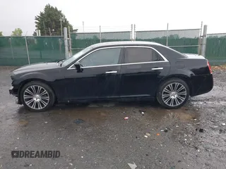 2014 Chrysler 300 S z VIN 2C3CCABG5EH145336, wystawiony jako IAAI lot #42292149 z przebiegiem 80 421 mil mil oraz . Historia ofert i sprzedaży dostępna na DreamBid. Obrazek 15.