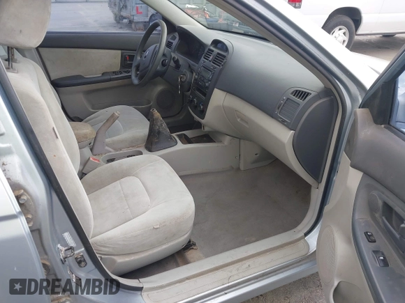 2005 Kia Spectra LX with VIN KNAFE121755142490, listed as a IAAI auction lot 42085928 with 170,406 mi miles. Bid and sale history available at carsss.com. Image 5.