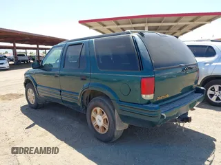 1996 Oldsmobile Bravada z VIN 1GHDT13W5T2711291, wystawiony jako IAAI lot #42502672 z przebiegiem 219 062 mil mil oraz . Historia ofert i sprzedaży dostępna na DreamBid. Obrazek 3.