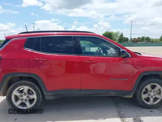 2024 Jeep Compass Latitude с VIN 3C4NJDBN4RT604668, выставлен на аукционе IAAI как лот 42708921 с пробегом 40 072 миль миль и . История ставок и продаж доступна на DreamBid. Изображение 13.