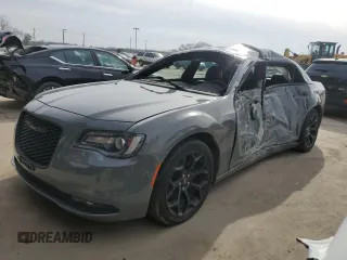 2019 Chrysler 300 S z VIN 2C3CCABG6KH516466, wystawiony jako Copart lot #44938405 z przebiegiem 105 350 mil mil oraz Tytuł czysty. Historia ofert i sprzedaży dostępna na DreamBid. Obrazek 1.