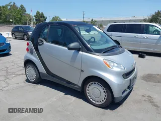2009 Smart fortwo Pure z VIN WMEEJ31X59K325939, wystawiony jako IAAI lot #42415205 z przebiegiem 89 968 mil mil oraz . Historia ofert i sprzedaży dostępna na DreamBid. Obrazek 1.