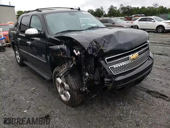 2013 Chevrolet Avalanche LTZ z VIN 3GNMCGE04DG340593, wystawiony jako Copart lot #57984385 z przebiegiem 169 702 mil mil oraz Szkoda całkowita • Salvage title. Historia ofert i sprzedaży dostępna na DreamBid. Obrazek 13.