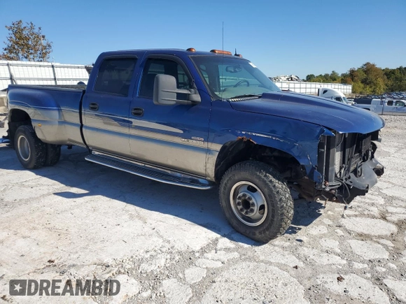 2003 GMC Sierra 3500 SLT z VIN 1GTJC33113F121042, wystawiony jako Copart lot #73668454 z przebiegiem 246 510 mil mil oraz Szkody całkowita. Historia ofert i sprzedaży dostępna na DreamBid. Obrazek 4.