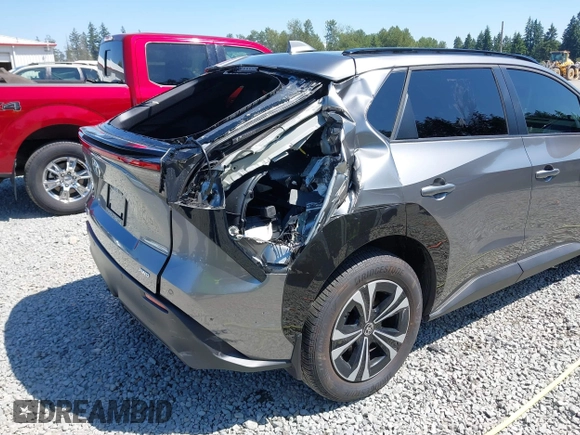 2024 Toyota bZ4X XLE z VIN JTMABACA5RA070254, wystawiony jako IAAI lot #42427736 z przebiegiem 5 718 mil mil oraz . Historia ofert i sprzedaży dostępna na DreamBid. Obrazek 6.