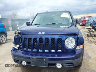 2015 Jeep Patriot Latitude z VIN 1C4NJRFB5FD270374, wystawiony jako IAAI lot #42039211 z przebiegiem 106 665 mil mil oraz . Historia ofert i sprzedaży dostępna na DreamBid. Obrazek 6.