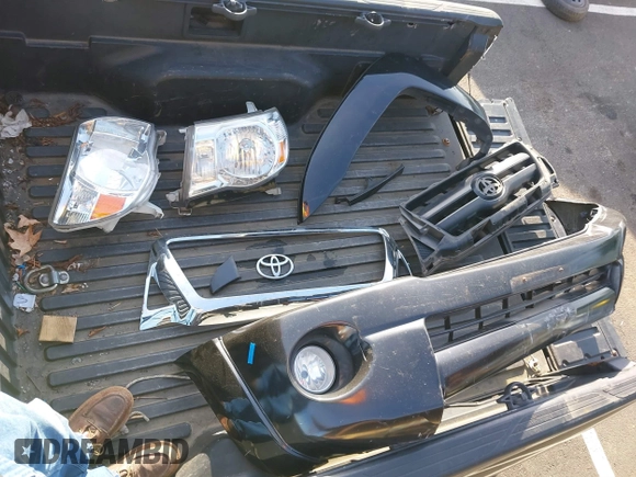 2005 Toyota Tacoma PreRunner with VIN 5TEKU72NX5Z024621, listed as a IAAI auction lot 40382089 with 180,080 mi miles. Bid and sale history available at carsss.com. Image 12.