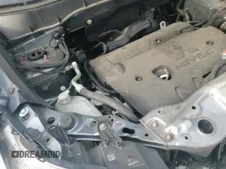 2018 Mitsubishi Outlander SE z VIN JA4AP3AW4JZ032624, wystawiony jako Copart lot #71028625 z przebiegiem 75 200 mil mil oraz Szkoda całkowita • Salvage title. Historia ofert i sprzedaży dostępna na DreamBid. Obrazek 14.