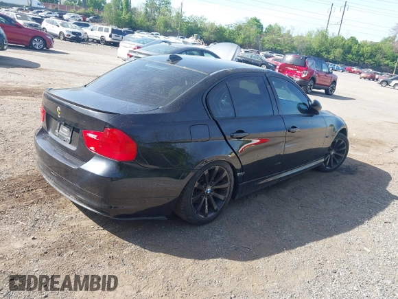 2011 BMW 3 Series 328i xDrive z VIN WBAPK5G55BNN79304, wystawiony jako IAAI lot #42166372 z przebiegiem 115 730 mil mil oraz . Historia ofert i sprzedaży dostępna na DreamBid. Obrazek 4.