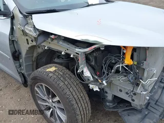 2019 Toyota Highlander SE z VIN 5TDJZRFH8KS727883, wystawiony jako IAAI lot #41882956 z przebiegiem 56 043 mil mil oraz . Historia ofert i sprzedaży dostępna na DreamBid. Obrazek 17.