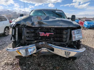 2011 GMC Sierra 2500HD SLT z VIN 1GT121E86BF126737, wystawiony jako Copart lot #48694115 z przebiegiem 223 128 mil mil oraz Szkoda całkowita • Salvage title. Historia ofert i sprzedaży dostępna na DreamBid. Obrazek 5.