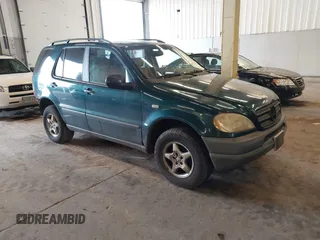 1998 Mercedes-Benz M-Class with VIN 4JGAB54E1WA011086, listed as a IAAI auction lot 41534717 with 186,273 mi miles. Bid and sale history available at carsss.com. Image 1.