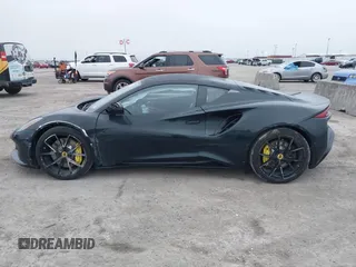 2024 Lotus Emira First Edition z VIN SCCLEKAXXRHA12761, wystawiony jako IAAI lot #41493599 z przebiegiem 10 949 mil mil oraz . Historia ofert i sprzedaży dostępna na DreamBid. Obrazek 14.