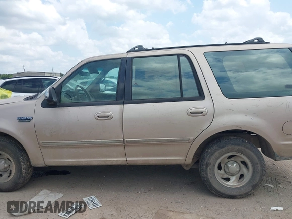 1997 Ford Expedition XLT with VIN 1FMEU1765VLB24163, listed as a IAAI auction lot 42303093 with 137,427 mi miles and . Bid and sale history available at DreamBid. Image 14.