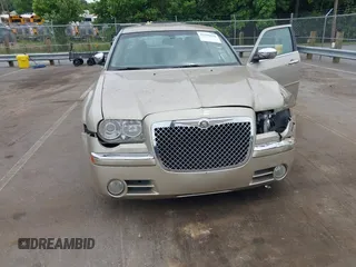 2007 Chrysler 300 C z VIN 2C3LA63HX7H640189, wystawiony jako IAAI lot #42316626 z przebiegiem 61 152 mil mil oraz . Historia ofert i sprzedaży dostępna na DreamBid. Obrazek 6.