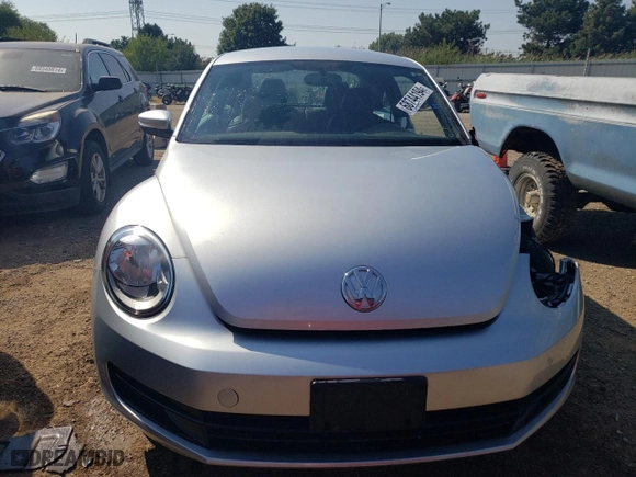 2012 Volkswagen Beetle 2.5L w/Sun PZEV with VIN 3VWJP7AT6CM601557, listed as a Copart auction lot 68744194 with 71,713 mi miles and Salvage Title. Bid and sale history available at carsss.com. Image 5.