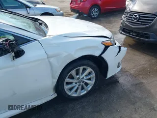 2024 Toyota Camry LE z VIN 4T1C11AK2RU864906, wystawiony jako IAAI lot #41638637 z przebiegiem 75 013 mil mil oraz . Historia ofert i sprzedaży dostępna na DreamBid. Obrazek 15.