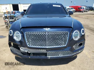 2017 Bentley Bentayga W12 z VIN SJAAC2ZV2HC014547, wystawiony jako Copart lot #57488755 z przebiegiem 63 359 mil mil oraz Tytuł czysty. Historia ofert i sprzedaży dostępna na DreamBid. Obrazek 5.