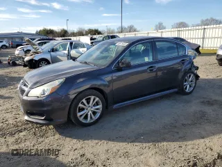 2013 Subaru Legacy Premium z VIN 4S3BMCC64D3012963, wystawiony jako Copart lot #88676445 z przebiegiem 146 141 mil mil oraz Szkody całkowita. Historia ofert i sprzedaży dostępna na DreamBid. Obrazek 1.
