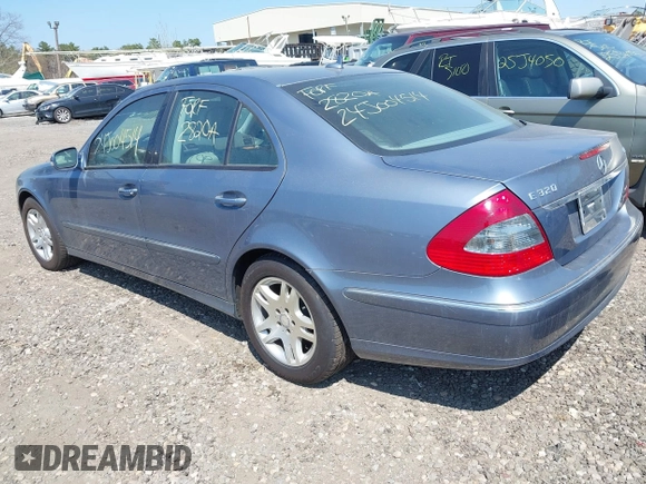 2007 Mercedes-Benz E-Class 3.0L with VIN WDBUF22X17B077446, listed as a IAAI auction lot 42114926 with 999,999 mi miles. Bid and sale history available at carsss.com. Image 3.