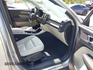 2024 Volvo XC40 Plus Dark Theme с VIN YV4L12ULXR2293107, выставлен на аукционе IAAI как лот 42283292 с пробегом 10 917 миль миль и . История ставок и продаж доступна на DreamBid. Изображение 5.