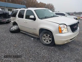 2011 GMC Yukon SLT z VIN 1GKS1CE0XBR385523, wystawiony jako IAAI lot #40960928 z przebiegiem 113 603 mil mil oraz . Historia ofert i sprzedaży dostępna na DreamBid. Obrazek 1.